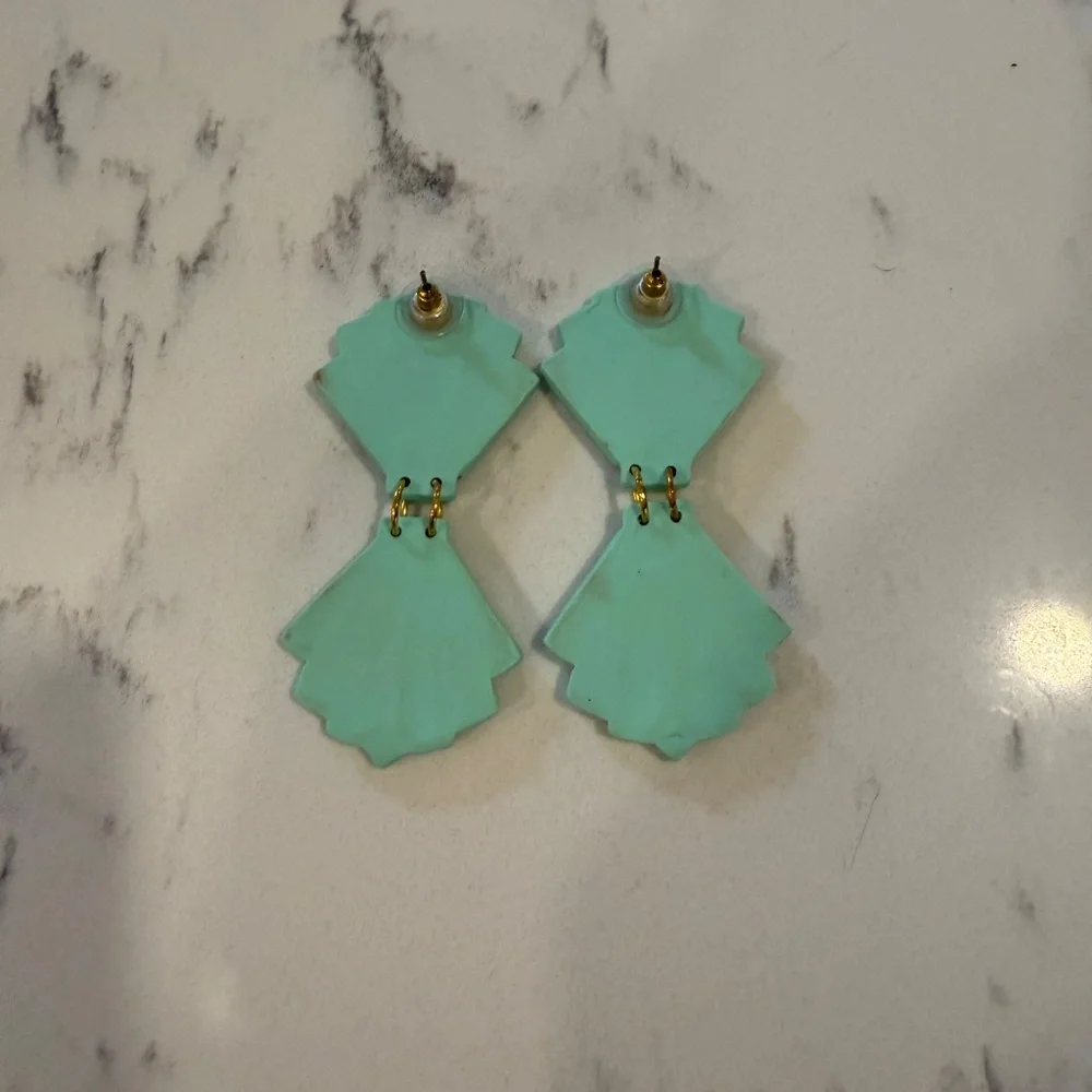 Art deco style mint green handmade clay earrings - Picture 3 of 3